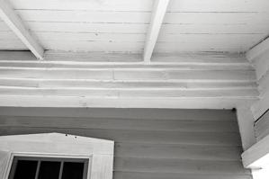 Beaded riven clapboards with staggered joints